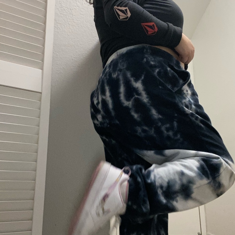 TIE DYE SWEATS